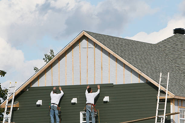 Professional Siding Installation technician working in Rhoadesville, VA